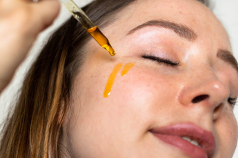 3 Ways To Use An Oil Serum In Your Daily Skincare Ritual